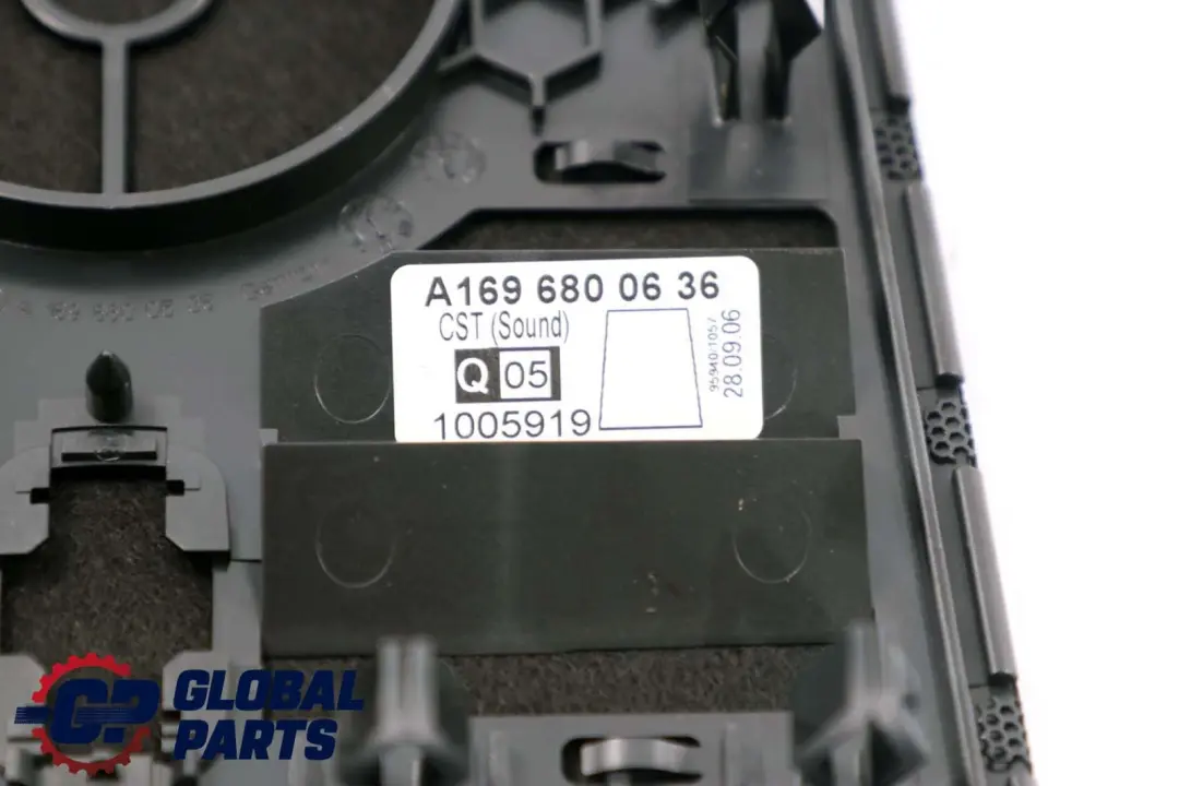 Classe W245 Copertura altoparlanti cruscotto centrale per Mercedes con numero di parte A1696800636 Mercedes Classe W245 Copertura altoparlanti cruscotto centrale - SKU A1696800636 - Numero di parte A1696800636