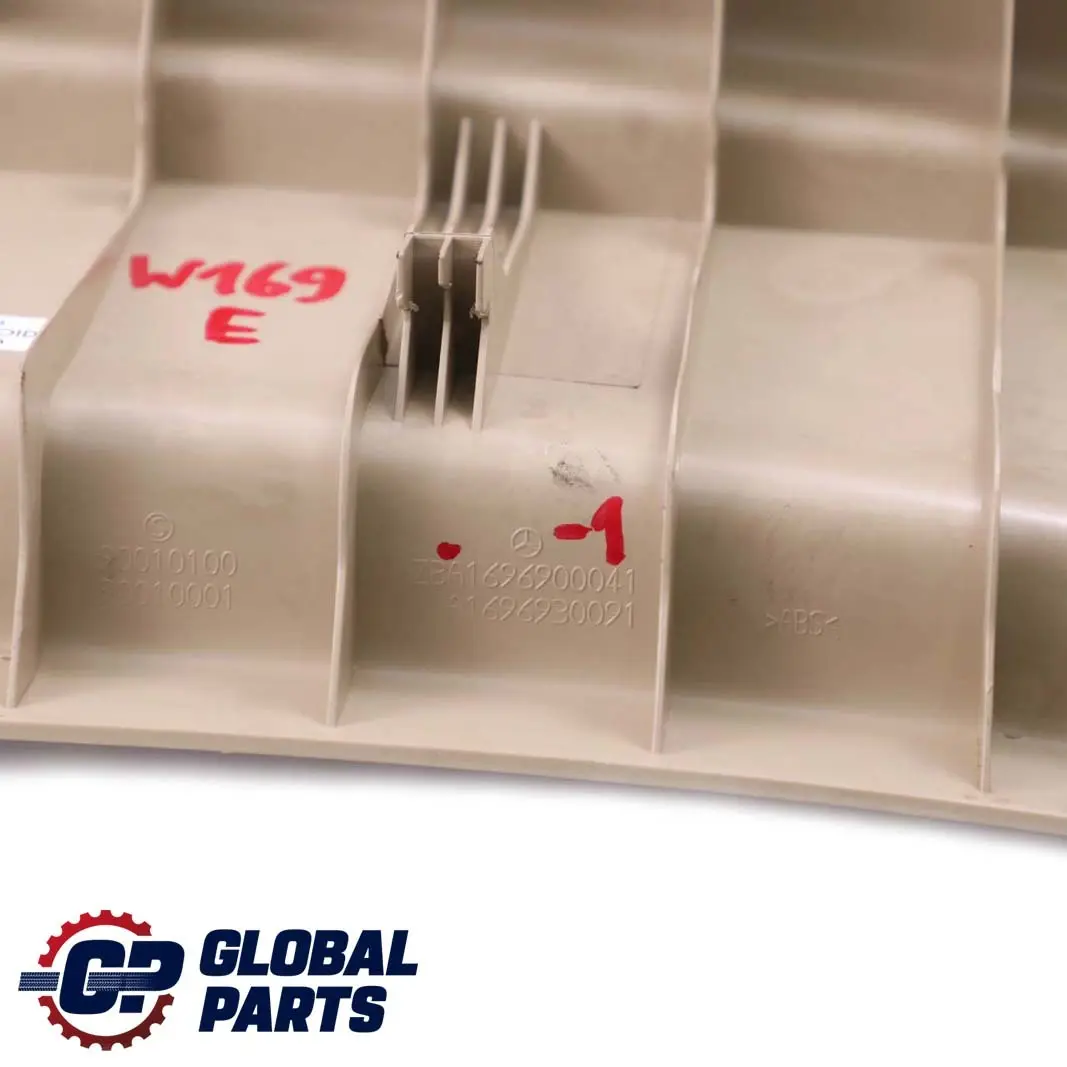 Mercedes-Benz A-Klasse W169 Laderaumabdeckung Abdeckung Beige für mit Teilenummer A1696900041 Mercedes-Benz A-Klasse W169 Laderaumabdeckung Abdeckung Beige - SKU A1696900041-1 - Teilenummer A1696900041