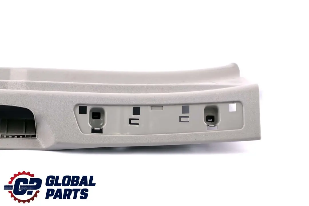 Pannello Rivestimento Bordo Carico Bagagliaio Grigio per Mercedes W245 con numero di parte A1696900141 Mercedes W245 Pannello Rivestimento Bordo Carico Bagagliaio Grigio - SKU A1696900141 - Numero di parte A1696900141