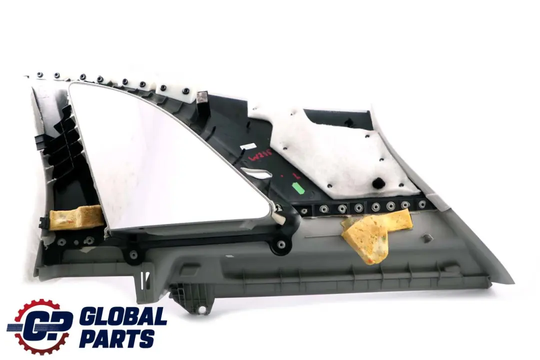 Embellecedor Pilar C Trasero Izquierdo para Mercedes B-Class W245 con número de pieza A1696900353 Mercedes B-Class W245 Embellecedor Pilar C Trasero Izquierdo - SKU A1696900353 - Número de pieza A1696900353