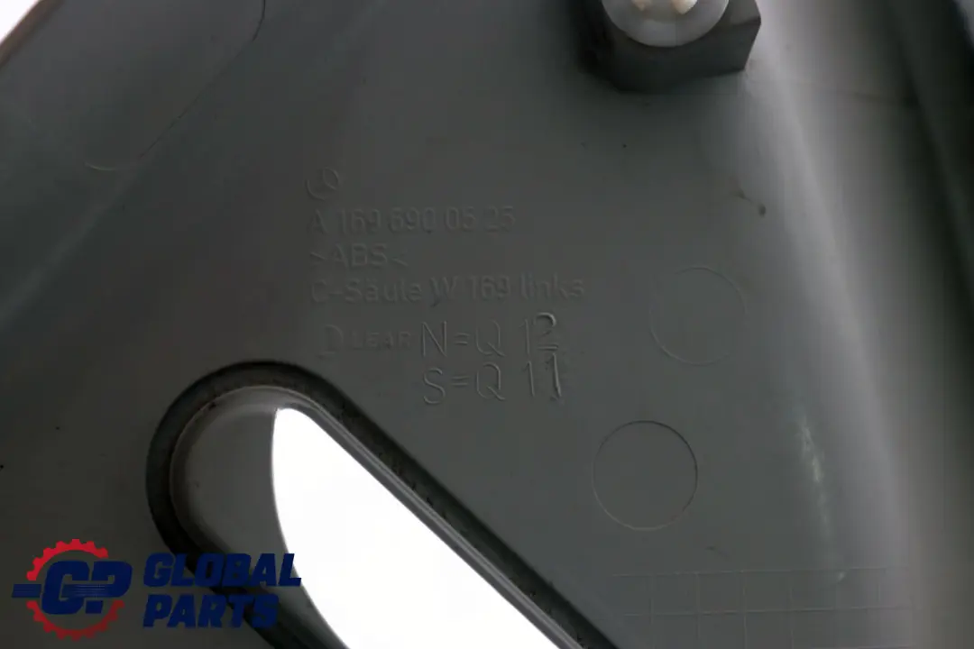 Mercedes-Benz A-Class W169 C-Pillar Trim Panel Cover Left Rear para con número de pieza A1696900525 Mercedes-Benz A-Class W169 C-Pillar Trim Panel Cover Left Rear - SKU A1696900525 - Número de pieza A1696900525