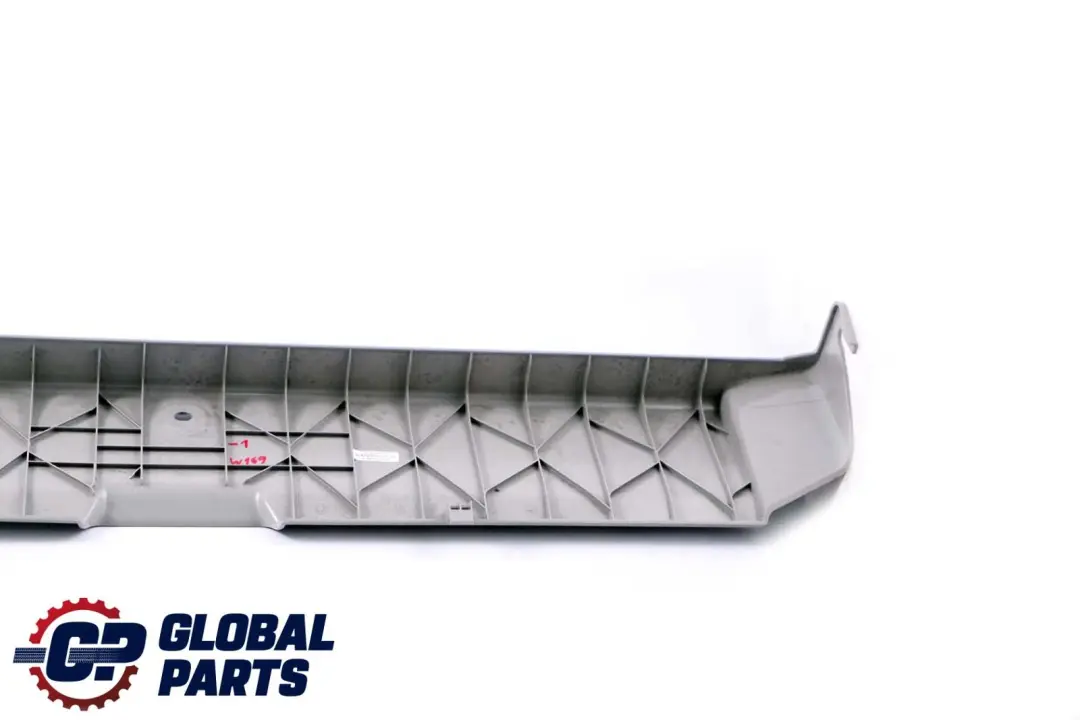 Listwa Nakładka Bagażnika Grey do Mercedes W169 o numerze A1696902030 Mercedes W169 Listwa Nakładka Bagażnika Grey - SKU A1696902030-1 - Numer Części A1696902030