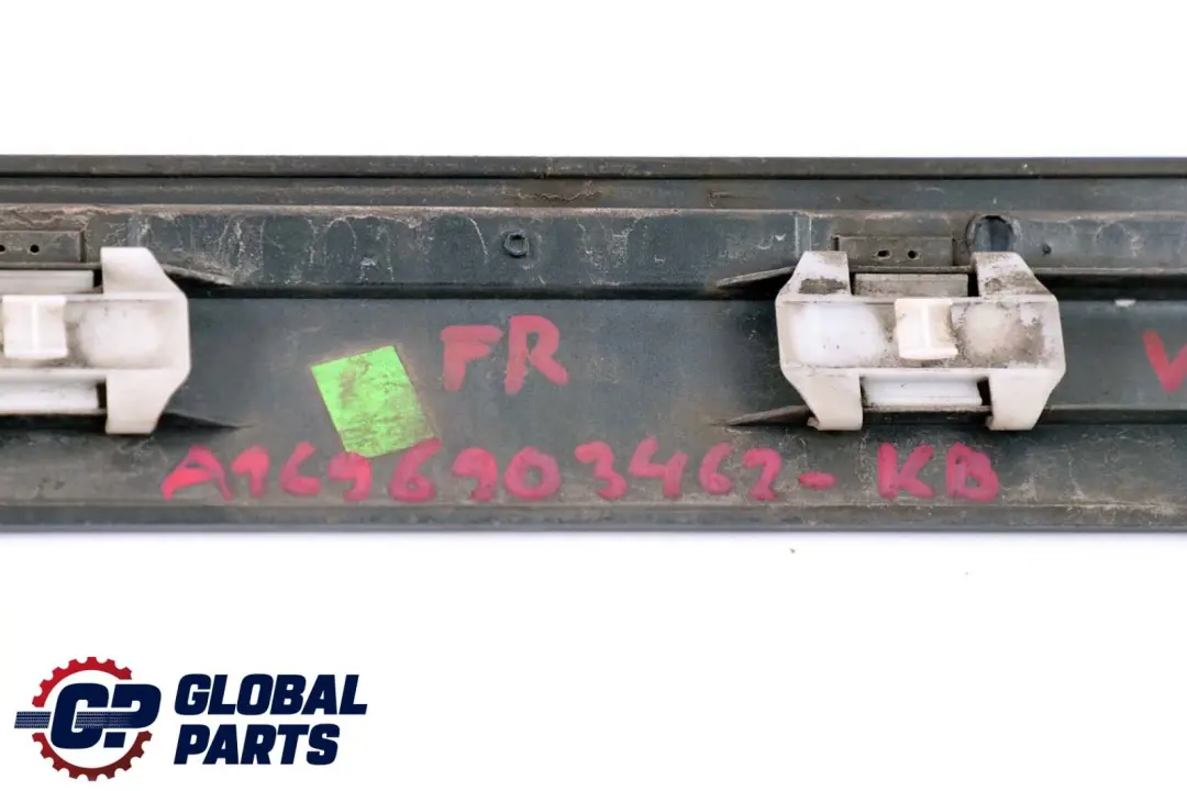 Striscia rivestimento porta anteriore destra Kosmos Nero per Mercedes W245 con numero di parte A1696903462 Mercedes W245 Striscia rivestimento porta anteriore destra Kosmos Nero - SKU A1696903462-KB - Numero di parte A1696903462