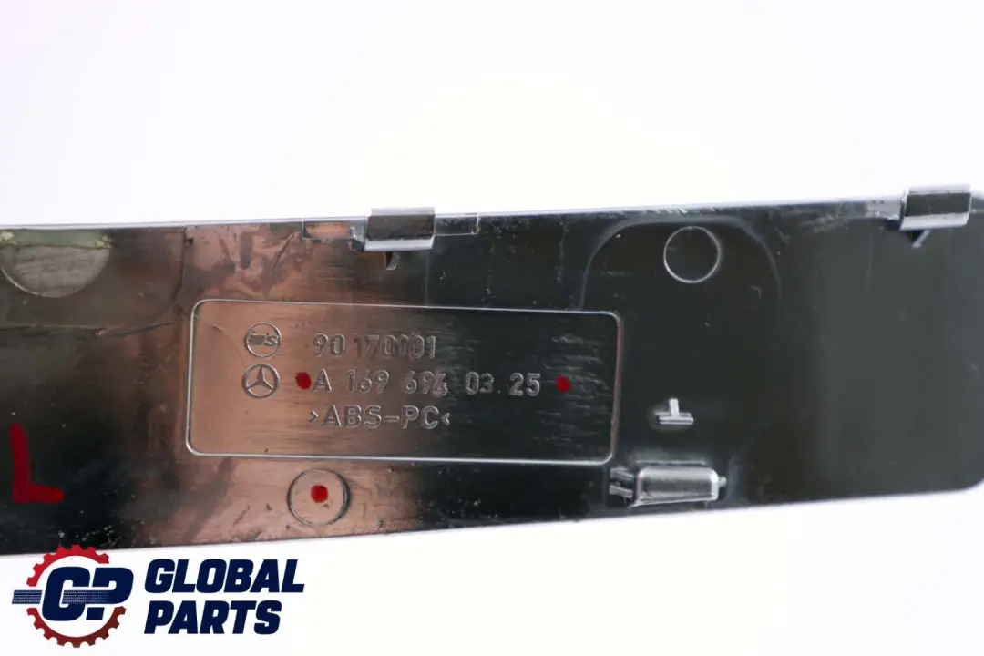 Bagagliaio sinistro Modanatura baule posteriore per Mercedes W245 con numero di parte A1696940325 Mercedes W245 Bagagliaio sinistro Modanatura baule posteriore - SKU A1696940325 - Numero di parte A1696940325