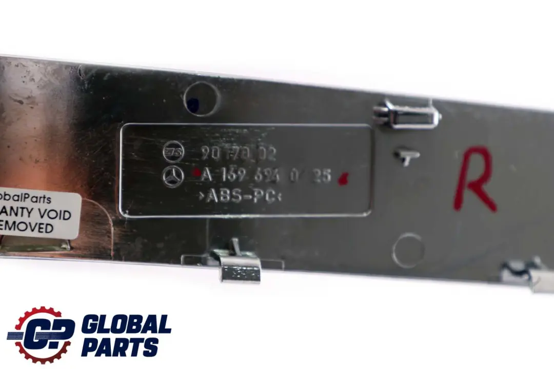 Maletero Derecho Tronco Moldura Trasera para Mercedes W245 con número de pieza A1696940425 Mercedes W245 Maletero Derecho Tronco Moldura Trasera - SKU A1696940425 - Número de pieza A1696940425