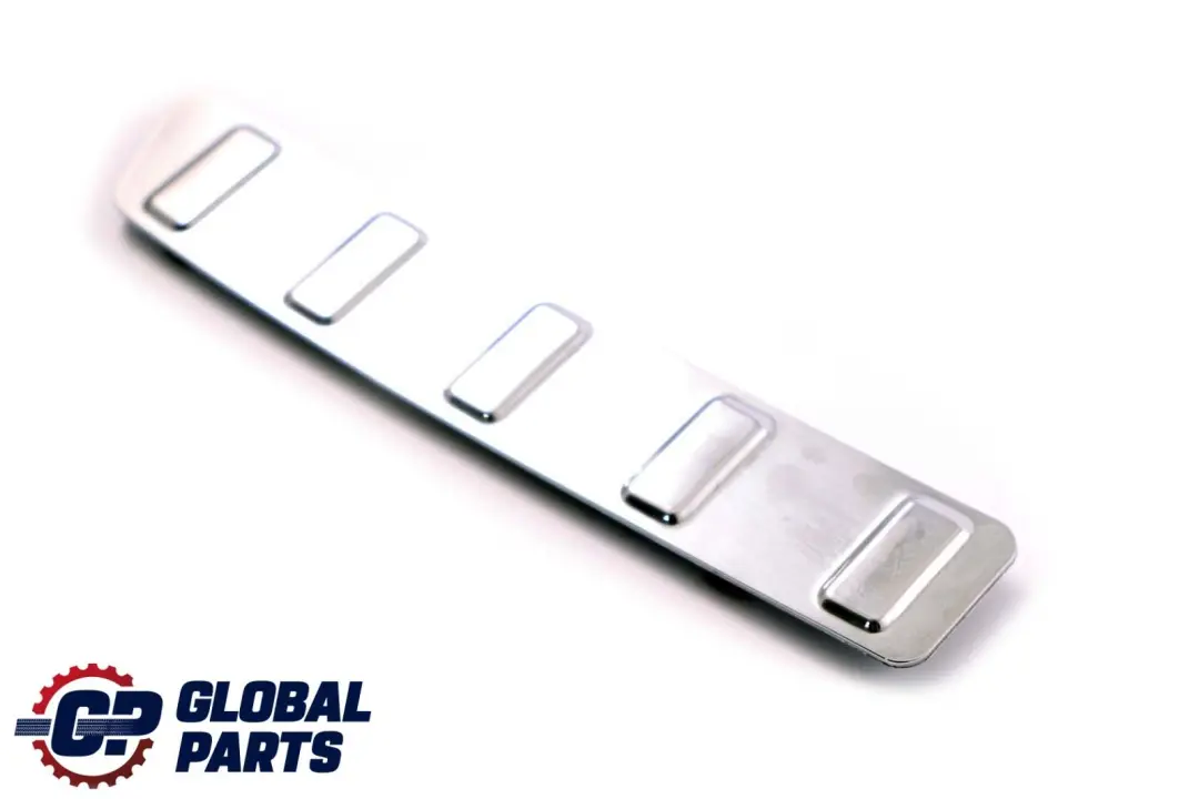 Moulure d'habillage de coffre arrière droite pour Mercedes W245 à propos du numéro de pièce A1696940425 Mercedes W245 Moulure d'habillage de coffre arrière droite - SKU A1696940425 - Numéro de pièce A1696940425