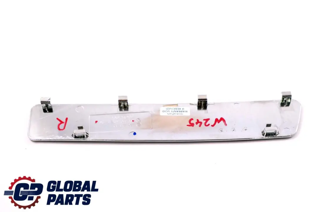 Moulure d'habillage de coffre arrière droite pour Mercedes W245 à propos du numéro de pièce A1696940425 Mercedes W245 Moulure d'habillage de coffre arrière droite - SKU A1696940425 - Numéro de pièce A1696940425