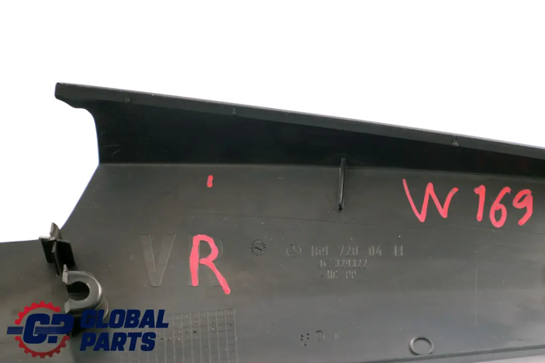 Trójkąt Osłona Prawa do Mercedes W169 o numerze A1697200411 Mercedes W169 Trójkąt Osłona Prawa - SKU A1697200411 - Numer Części A1697200411