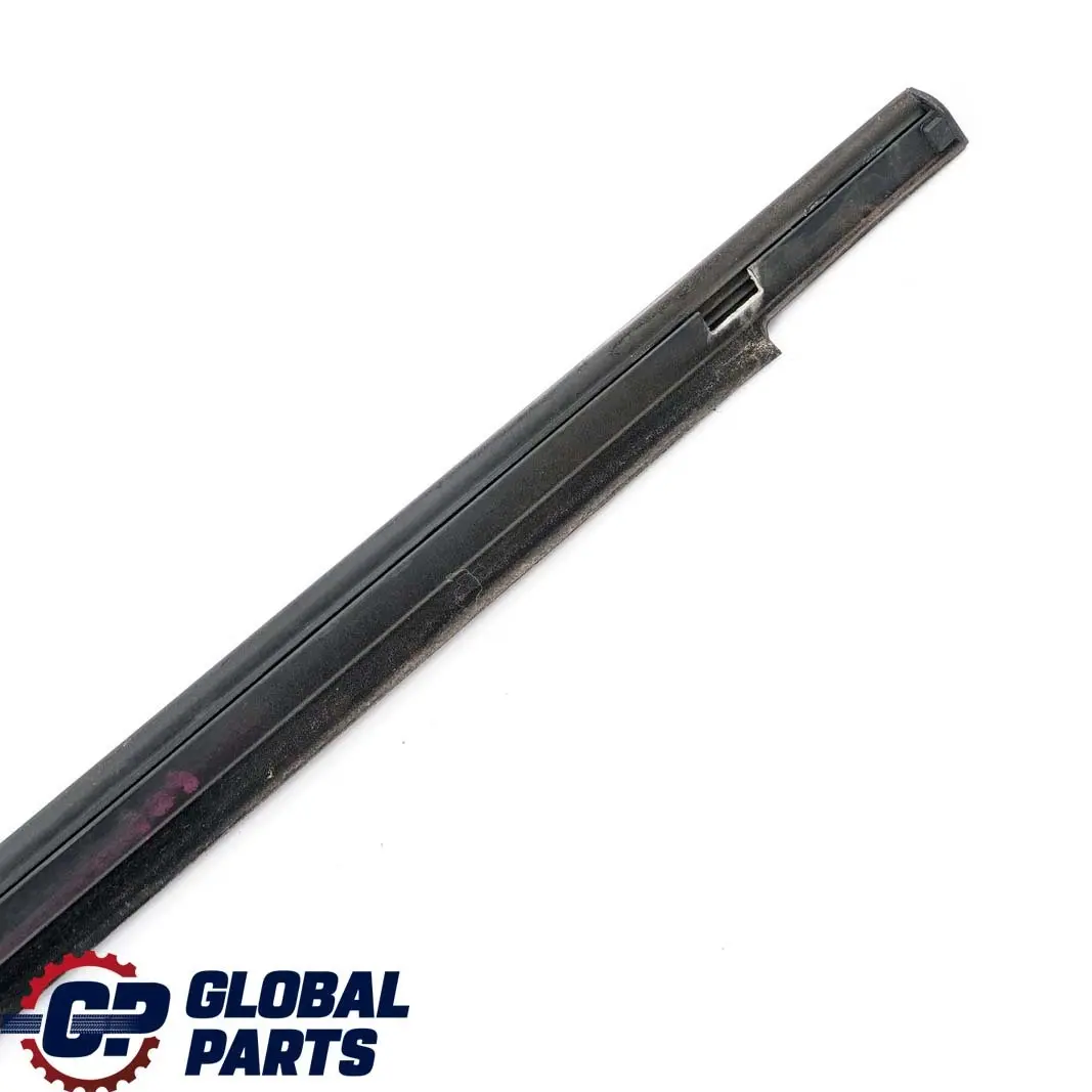 Striscia guarnizione finestrino porta anteriore sinistra per Mercedes W169 con numero di parte A1697250165 Mercedes W169 Striscia guarnizione finestrino porta anteriore sinistra - SKU A1697250165 - Numero di parte A1697250165