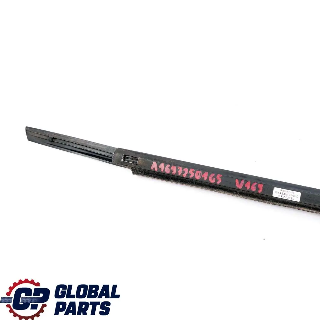 Striscia guarnizione finestrino porta anteriore sinistra per Mercedes W169 con numero di parte A1697250165 Mercedes W169 Striscia guarnizione finestrino porta anteriore sinistra - SKU A1697250165 - Numero di parte A1697250165
