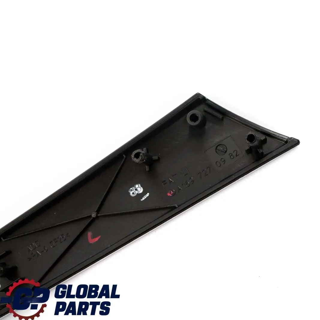 Lewa przednia listwa drzwiowa do Mercedes W245 o numerze A1697270982 Mercedes W245 Lewa przednia listwa drzwiowa - SKU A1697270982 - Numer Części A1697270982