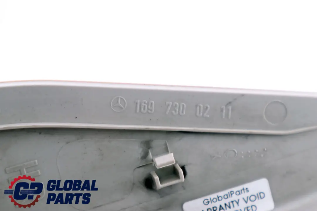 Hintere Verkleidung Abdeckung Rechts Fensterrahmen für Mercedes W169 mit Teilenummer A1697300211 Mercedes W169 Hintere Verkleidung Abdeckung Rechts Fensterrahmen - SKU A1697300211 - Teilenummer A1697300211