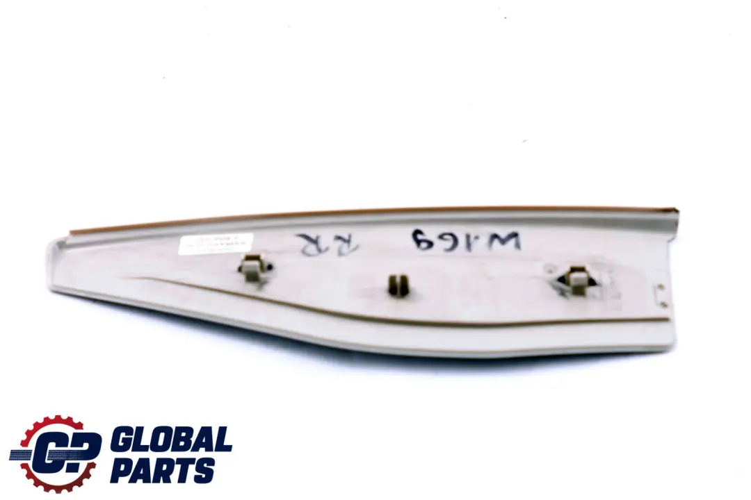 Copertura posteriore destra Telaio finestra per Mercedes W169 con numero di parte A1697300211 Mercedes W169 Copertura posteriore destra Telaio finestra - SKU A1697300211 - Numero di parte A1697300211