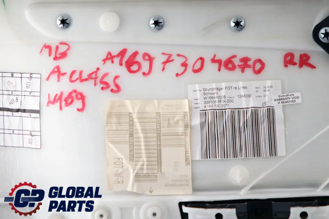 Trasera Derecha O / Panel De La tarjeta De puerta De tela Negro para Mercedes W169 con número de pieza A1697304670 Mercedes W169 Trasera Derecha O / Panel De La tarjeta De puerta De tela Negro - SKU A1697304670 - Número de pieza A1697304670