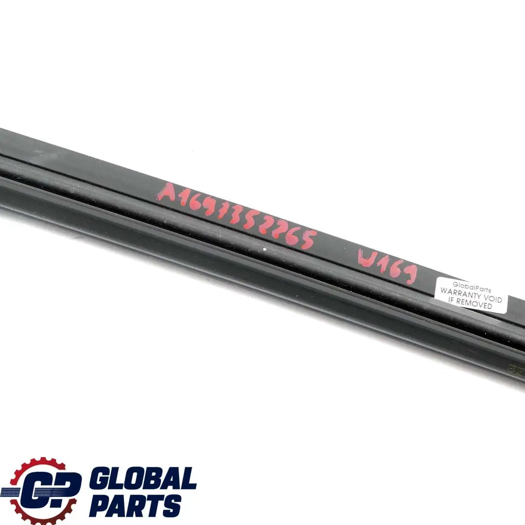 Mercedes-Benz A W169 Rear Left Right Door Window Inside Seal Rail para con número de pieza A1697352265 Mercedes-Benz A W169 Rear Left Right Door Window Inside Seal Rail - SKU A1697352265 - Número de pieza A1697352265
