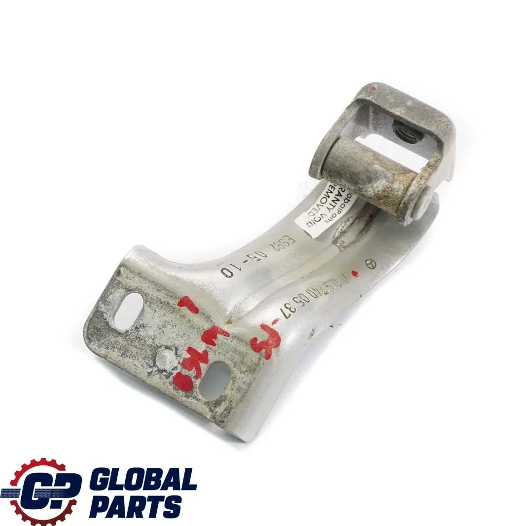 Maletero Porton Trasero Izquierdo Bisagra Plata Polar para Mercedes W245 con número de pieza A1697400537 Mercedes W245 Maletero Porton Trasero Izquierdo Bisagra Plata Polar - SKU A1697400537-PS - Número de pieza A1697400537