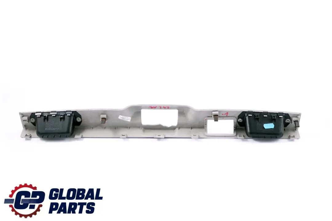 Maniglia Portellone Posteriore Copertura Luce Grigio per Mercedes W169 con numero di parte A1697400793 Mercedes W169 Maniglia Portellone Posteriore Copertura Luce Grigio - SKU A1697400793-1 - Numero di parte A1697400793