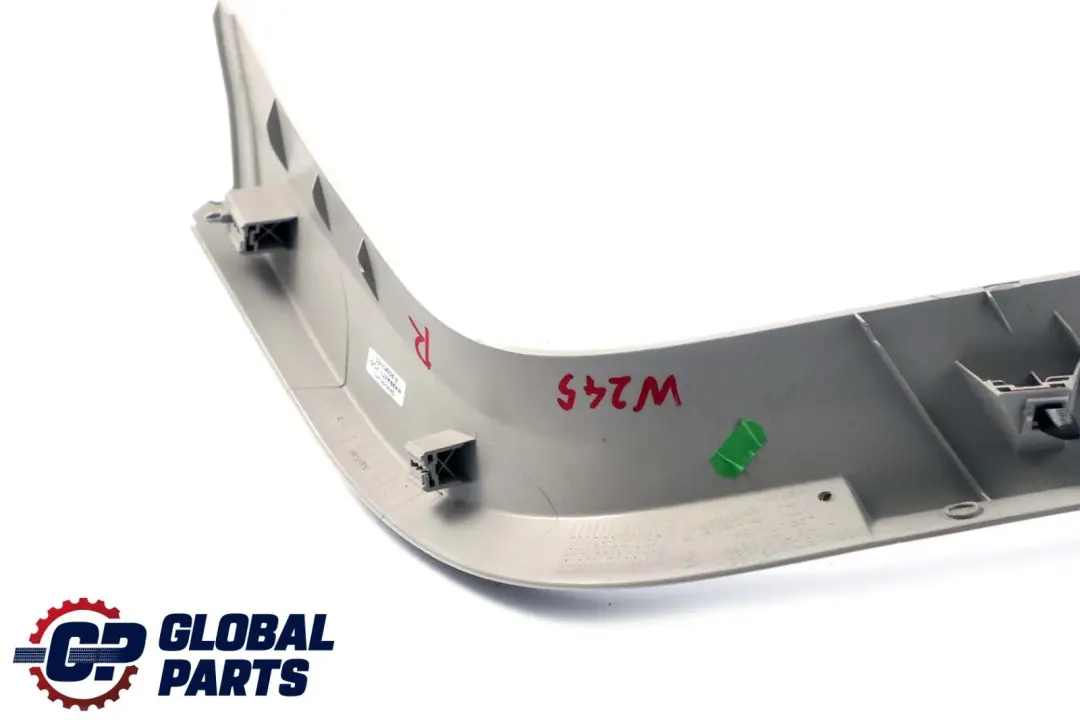 Classe B W245 Rivestimento Destra Cornice Finestrino Grigio per Mercedes con numero di parte A1697400870 Mercedes Classe B W245 Rivestimento Destra Cornice Finestrino Grigio - SKU A1697400870 - Numero di parte A1697400870