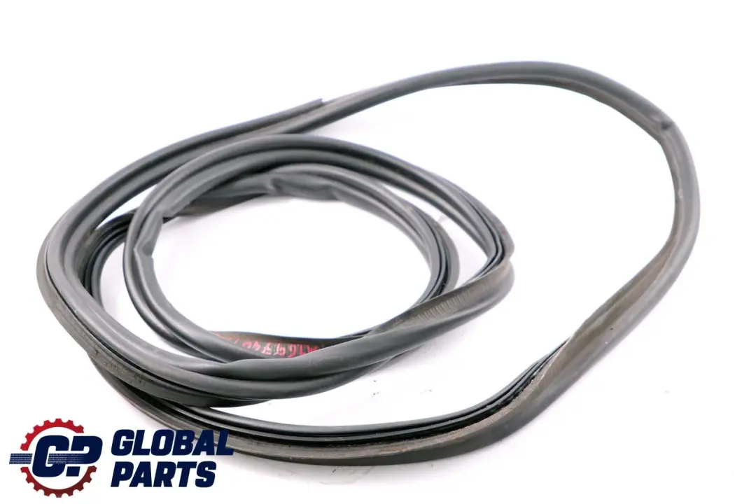 Guarnizione coperchio bagagliaio pannello posteriore della porta per Mercedes W245 con numero di parte A1697401378 Mercedes W245 Guarnizione coperchio bagagliaio pannello posteriore della porta - SKU A1697401378 - Numero di parte A1697401378