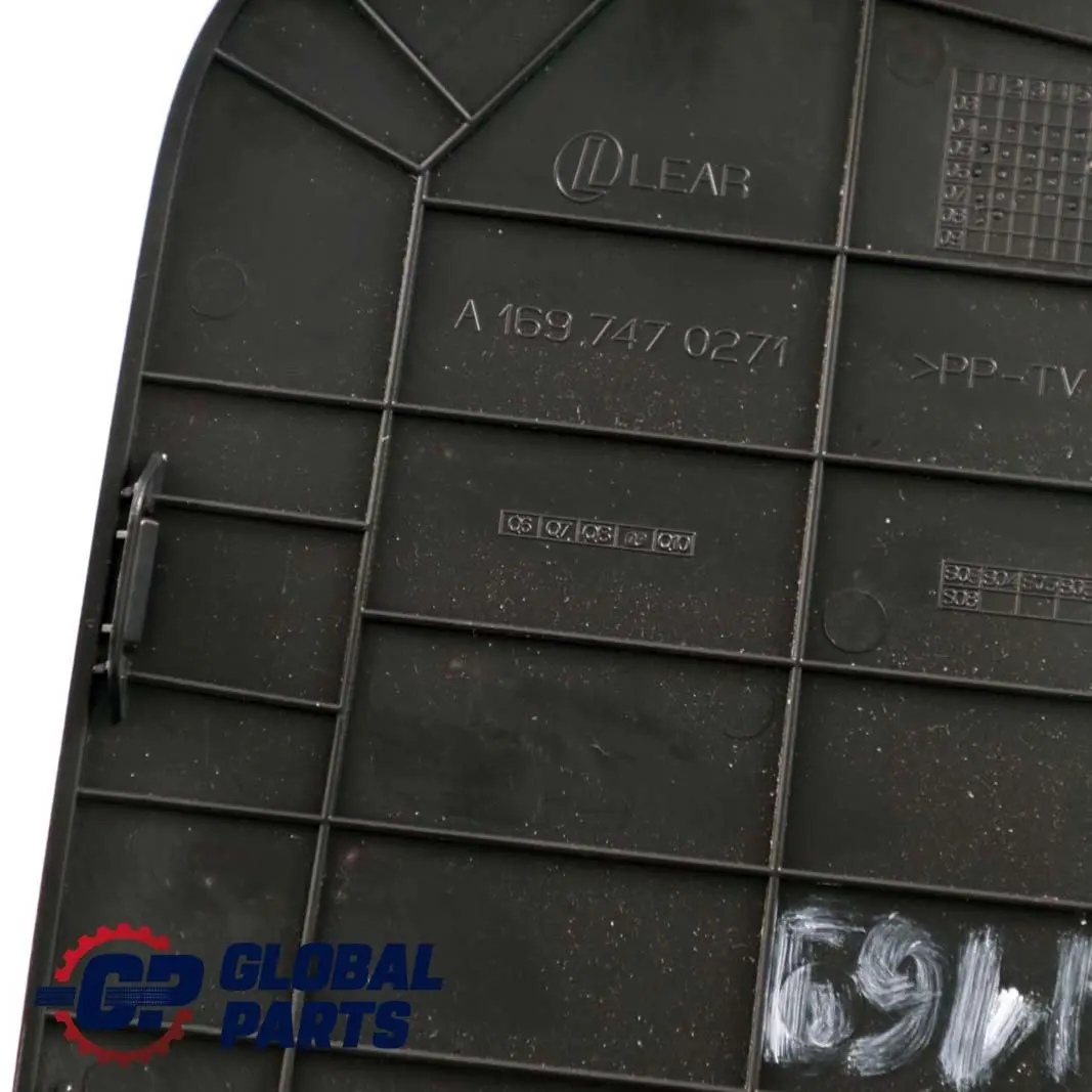 Wewnętrzna osłona klapy bagażnika do Mercedes W169 o numerze A1697470271 Mercedes W169 Wewnętrzna osłona klapy bagażnika - SKU A1697470271 - Numer Części A1697470271