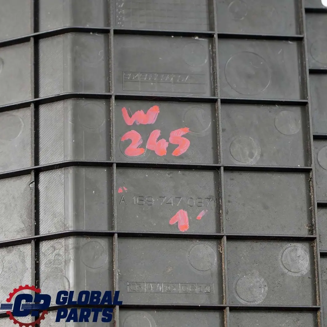 Panneau d'habillage intérieur de hayon et de coffre noir pour Mercedes W245 à propos du numéro de pièce A1697470371 Mercedes W245 Panneau d'habillage intérieur de hayon et de coffre noir - SKU A1697470371-1 - Numéro de pièce A1697470371