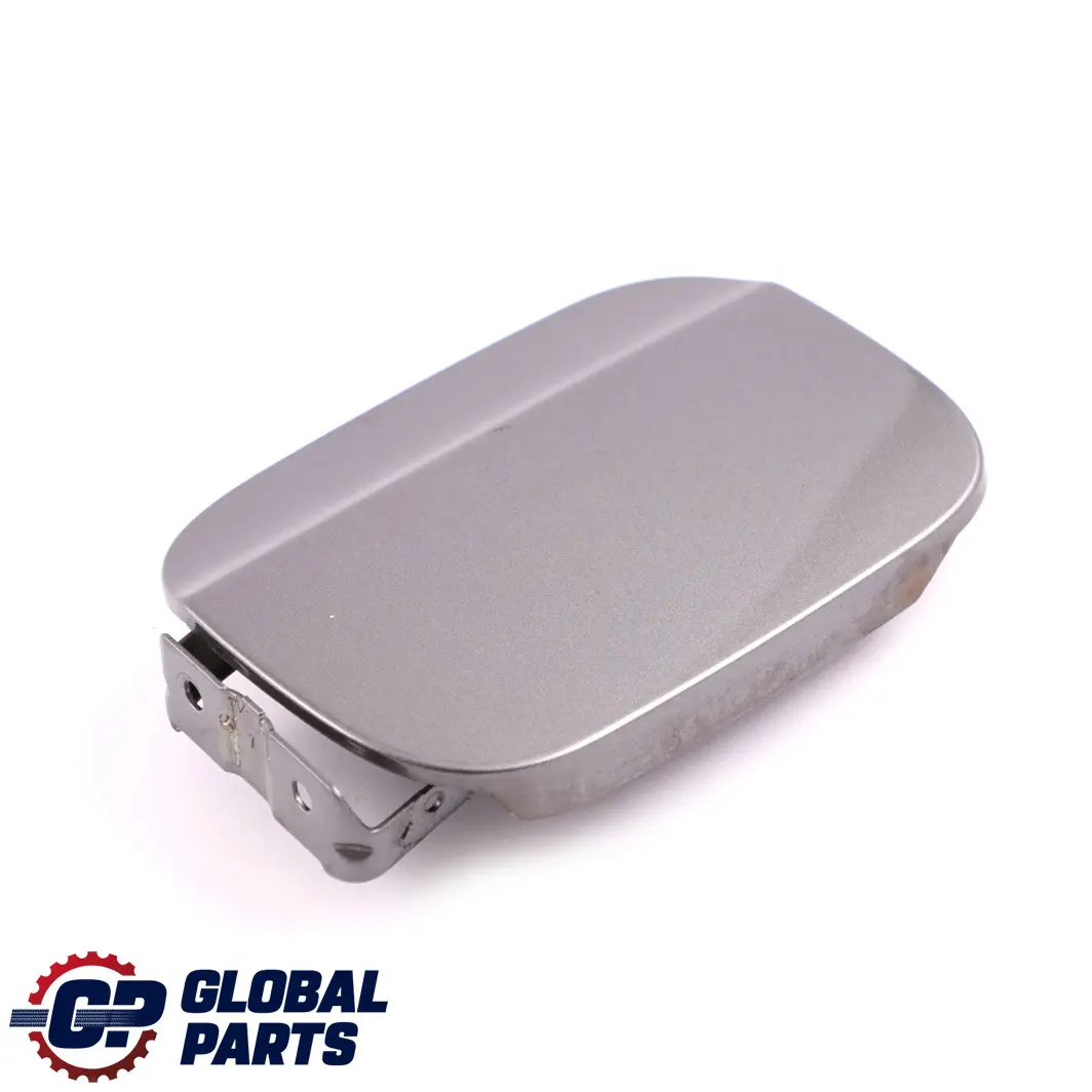 Mercedes-Benz Tankklappe Tankdeckelabdeckung Berggrau Metallic Finish 787 für mit Teilenummer A1697500106 Mercedes-Benz Tankklappe Tankdeckelabdeckung Berggrau Metallic Finish 787 - SKU A1697500106-MG - Teilenummer A1697500106