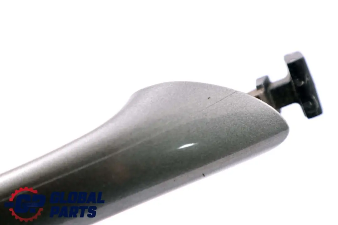 Mercedes W169 W245 Tirador Puerta Trasera Derecha Gris Montaña Metallich - SKU A1697660002-MG - Número de pieza A1697660002