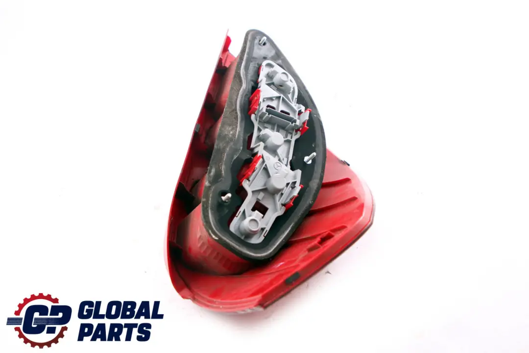 Mercedes-Benz W169 Fanale posteriore destro Pannello laterale per con numero di parte A1698201064 Mercedes-Benz W169 Fanale posteriore destro Pannello laterale - SKU A1698201064 - Numero di parte A1698201064