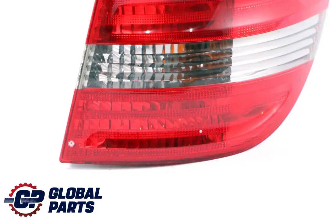 Lampe Arrière Droite Du Feu Arrière Fumé Mercedes W245 - SKU A1698202664 - Numéro de pièce A1698202664