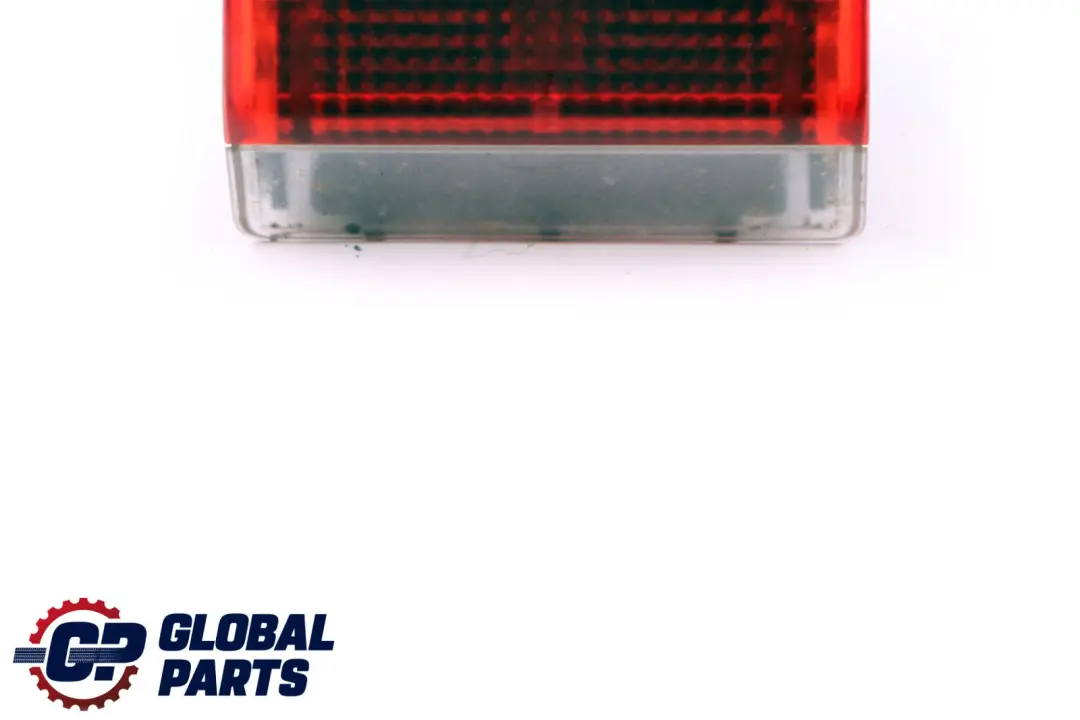 Mercedes W169 W204 Couvercle de coffre de hayon Réflecteur de lumière - SKU A1698202701 - Numéro de pièce A1698202701