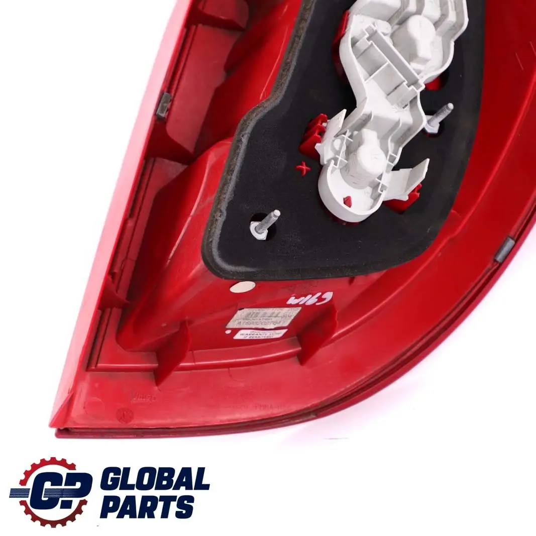 Fanalino coda posteriore sinistro Pannello laterale per Mercedes W169 con numero di parte A1698202764 Mercedes W169 Fanalino coda posteriore sinistro Pannello laterale - SKU A1698202764 - Numero di parte A1698202764