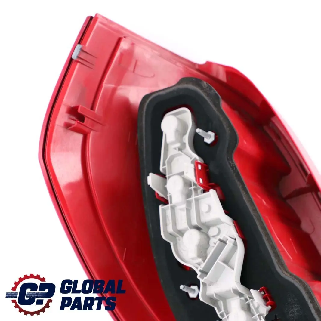 Mercedes W169 Rückleuchte Seitenblende Rechts - SKU A1698202864 - Teilenummer A1698202864