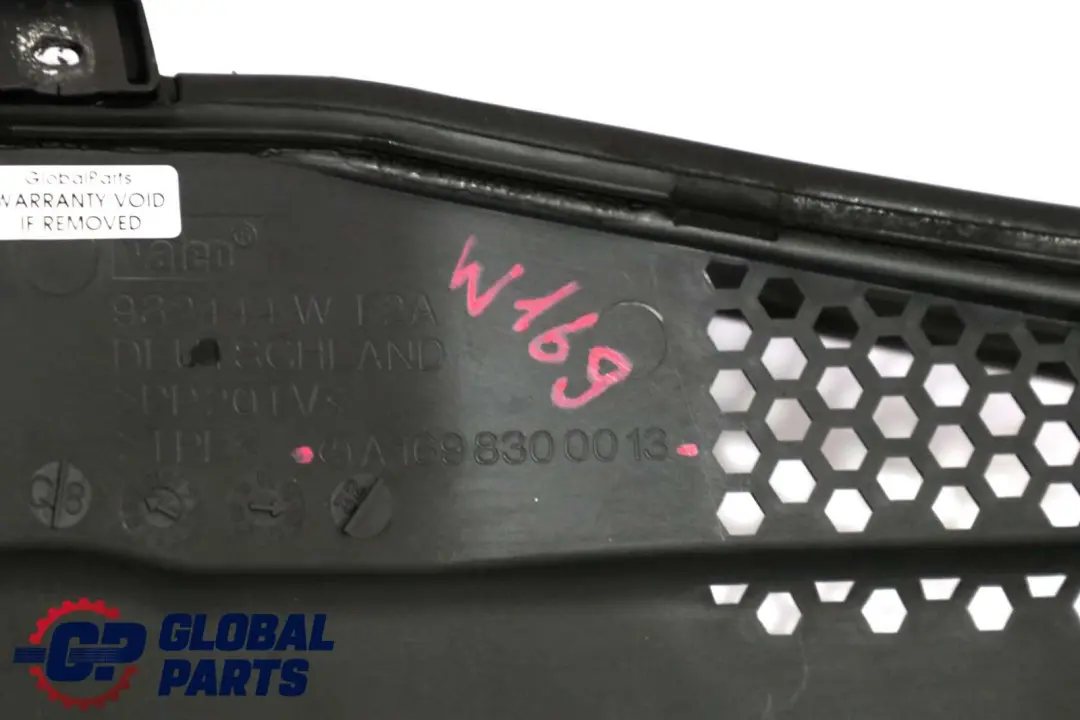 Pannello Parabrezza Tergicristallo per Mercedes W169 con numero di parte A1698300013 Mercedes W169 Pannello Parabrezza Tergicristallo - SKU A1698300013 - Numero di parte A1698300013
