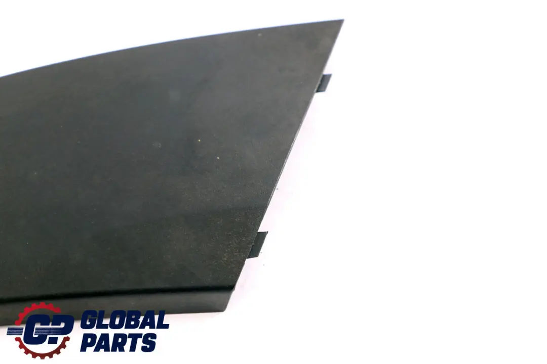 Mercedes W169 Couvercle de drainage d'eau avant gauche Noir - SKU A1698300175 - Numéro de pièce A1698300175