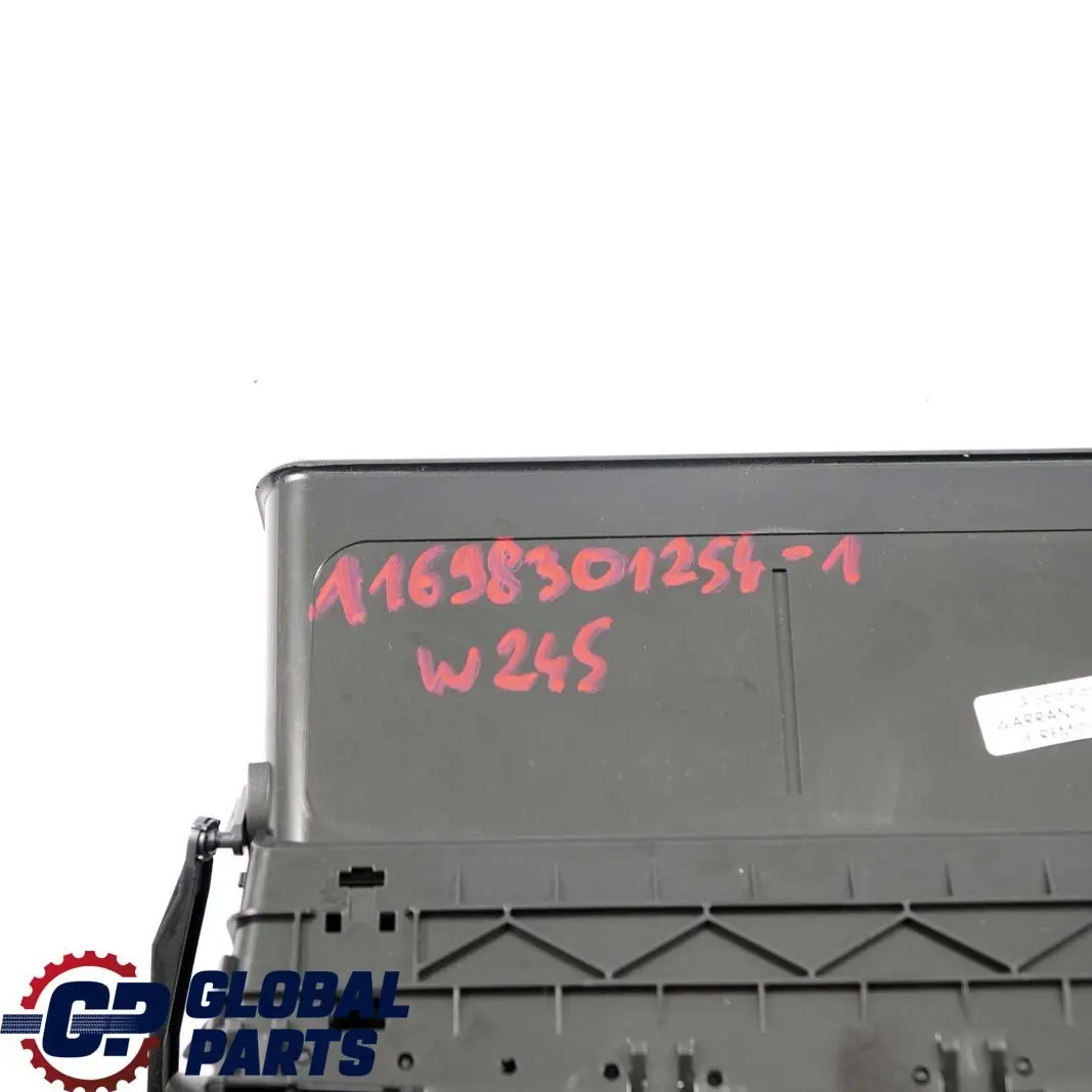 Lüftungs Gitter Für Armaturen Brett Mitte für Mercedes W245 mit Teilenummer A1698301254 Mercedes W245 Lüftungs Gitter Für Armaturen Brett Mitte - SKU A1698301254-1 - Teilenummer A1698301254