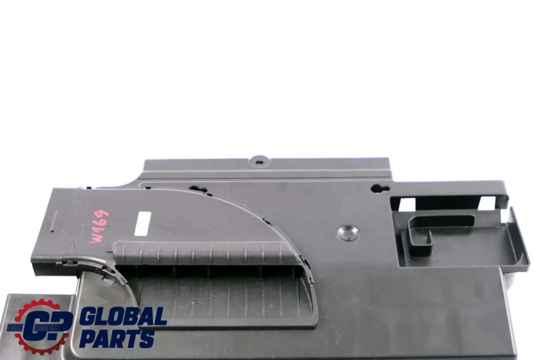 Osłona kanału powietrza do Mercedes W169 W245 o numerze A1698310245 Mercedes W169 W245 Osłona kanału powietrza - SKU A1698310245 - Numer Części A1698310245