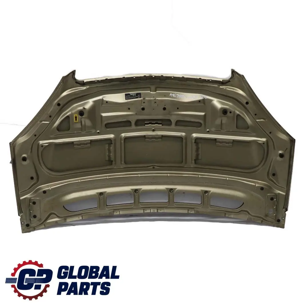 Mercedes-Benz Clase A W169 Embellecedor Capo Sand Dune Beige - 791 para con número de pieza A1698800057 Mercedes-Benz Clase A W169 Embellecedor Capo Sand Dune Beige - 791 - SKU A1698800057-SDB - Número de pieza A1698800057