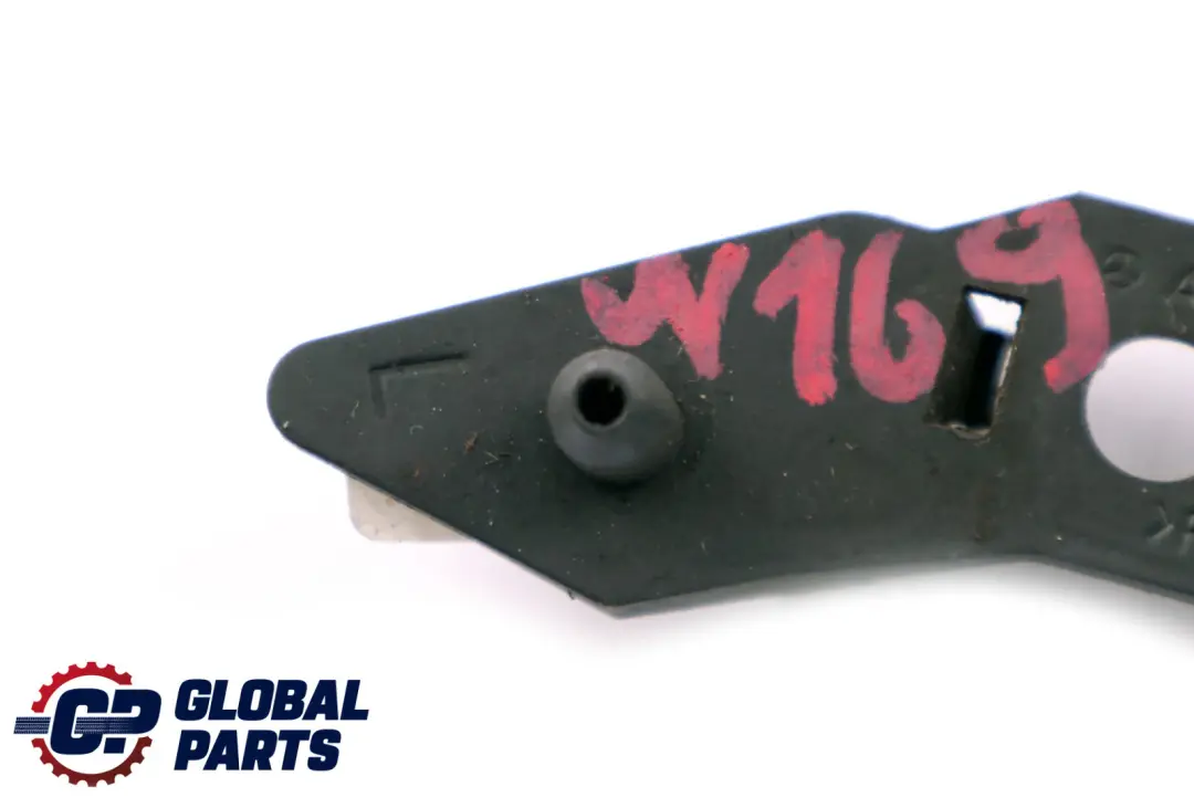 Support d'aile avant gauche raidisseur pour Mercedes A W169 à propos du numéro de pièce A1698820127 Mercedes A W169 Support d'aile avant gauche raidisseur - SKU A1698820127 - Numéro de pièce A1698820127