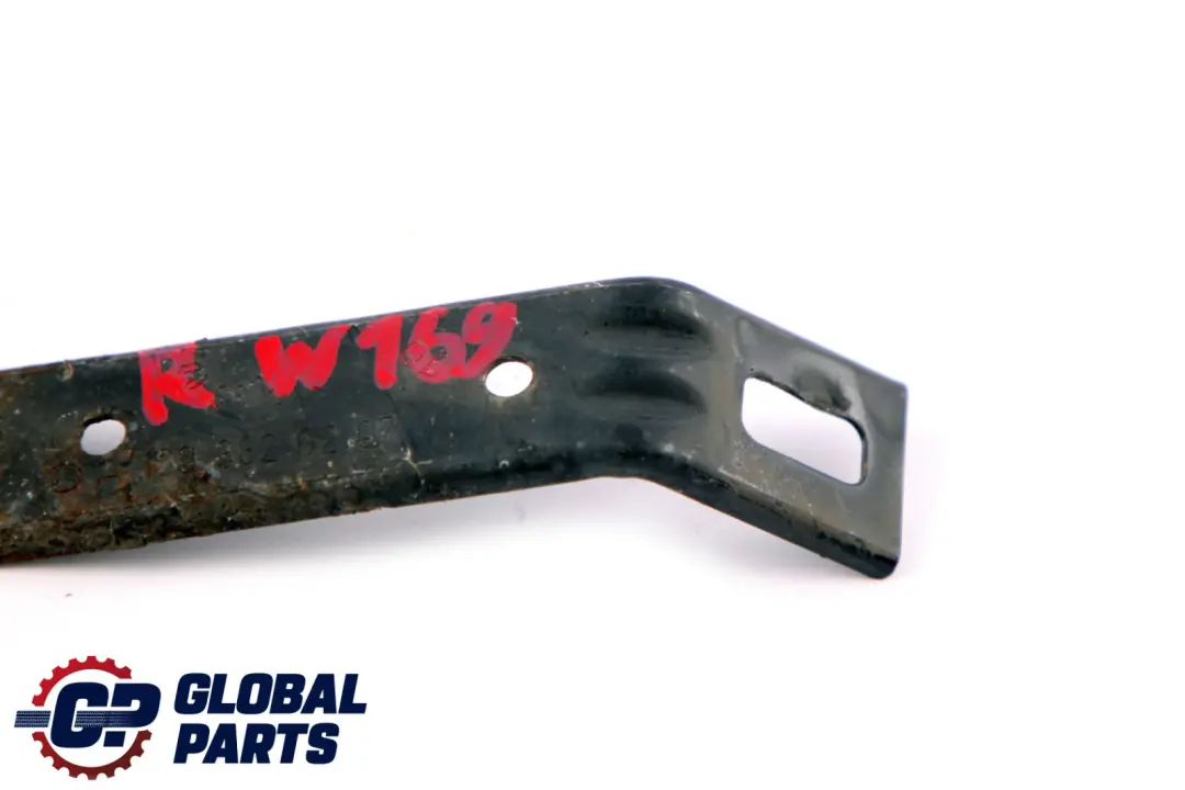 Staffa parafango anteriore destra irrigidimento per Mercedes W169 con numero di parte A1698820207 Mercedes W169 Staffa parafango anteriore destra irrigidimento - SKU A1698820207 - Numero di parte A1698820207
