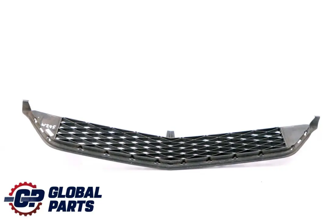 Kratka Środkowa Zderzaka Przedniego Przód do Mercedes W245 o numerze A1698851922 Mercedes W245 Kratka Środkowa Zderzaka Przedniego Przód - SKU A1698851922 - Numer Części A1698851922