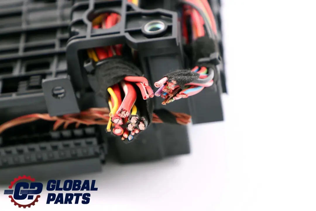 Sam Control Module Fuse Box Unit to Mercedes W169 W245 with Part number A1699010100 Mercedes W169 W245 Sam Control Module Fuse Box Unit - SKU A1699010100 - Part number A1699010100