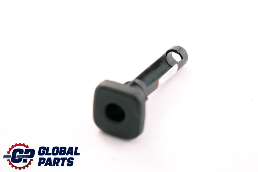 Mercedes W169 W245 Guía reposacabezas asiento delantero derecho - SKU A1699100217 - Número de pieza A1699100217