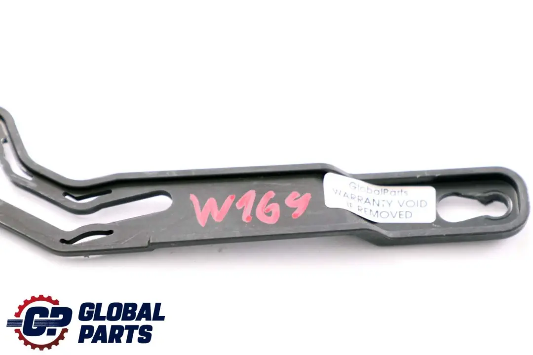 Mercedes-Benz W169 W245 staffa di montaggio fibbia cintura sicurezza per con numero di parte A1699230015 Mercedes-Benz W169 W245 staffa di montaggio fibbia cintura sicurezza - SKU A1699230015 - Numero di parte A1699230015