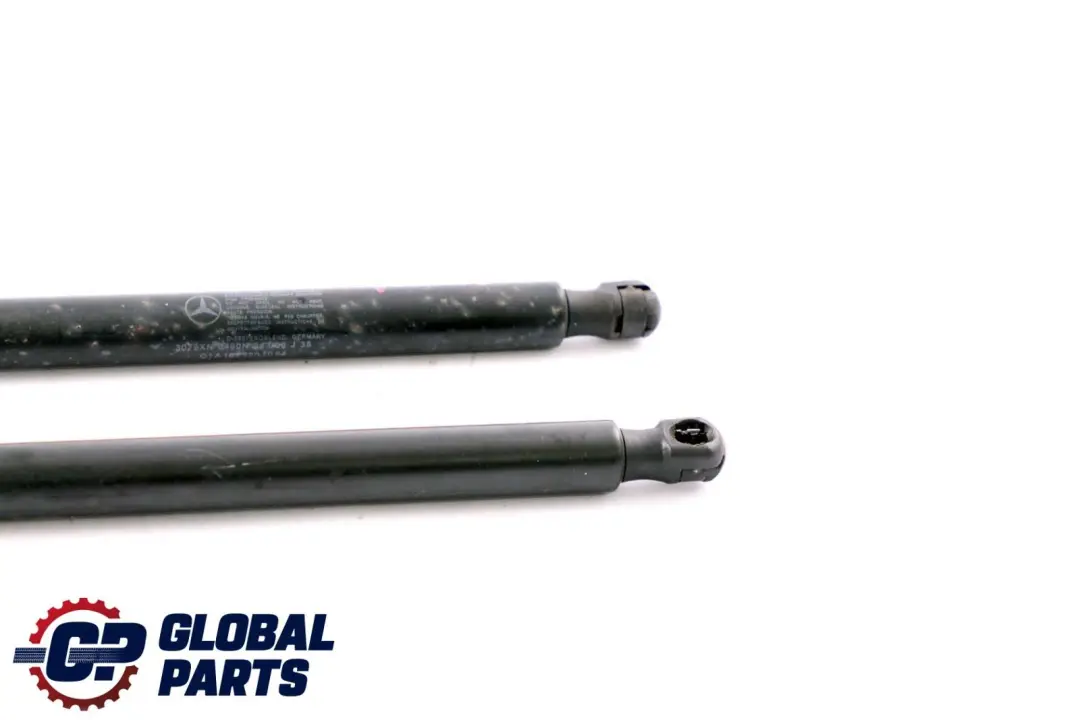 Paire de vérins à gaz pour hayon et coffre pour Mercedes W245 à propos du numéro de pièce A1699800964 Mercedes W245 Paire de vérins à gaz pour hayon et coffre - SKU A1699800964 - Numéro de pièce A1699800964