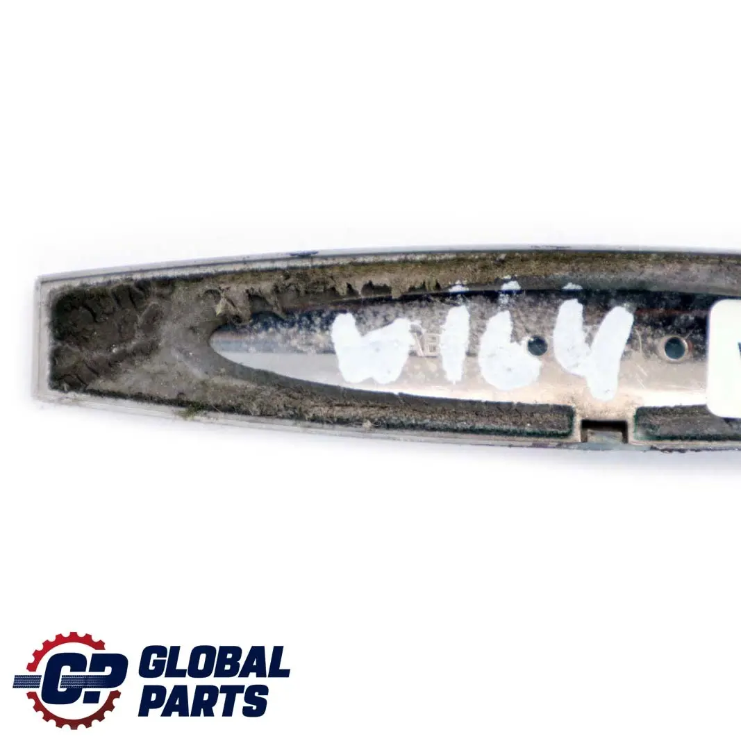 Sinistra Destra Parafango Pannello laterale Emblema Edizione per Mercedes W164 W169 con numero di parte A1718176120 Mercedes W164 W169 Sinistra Destra Parafango Pannello laterale Emblema Edizione - SKU A1718176120 - Numero di parte A1718176120