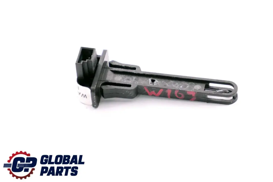 Clase A B ML W166 W169 W245 Sensor De temperatura interior para Mercedes con número de pieza A1718300272 Mercedes Clase A B ML W166 W169 W245 Sensor De temperatura interior - SKU A1718300272 - Número de pieza A1718300272