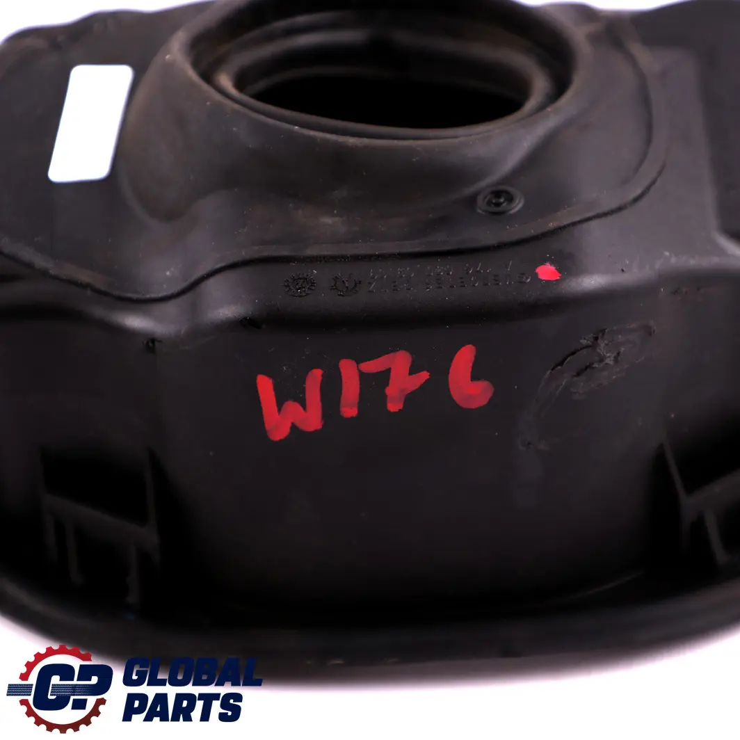 Abdeckung Kraft Stoff Tankklappe Trägerkappe für Mercedes W176 mit Teilenummer A1766300900 Mercedes W176 Abdeckung Kraft Stoff Tankklappe Trägerkappe - SKU A1766300900 - Teilenummer A1766300900