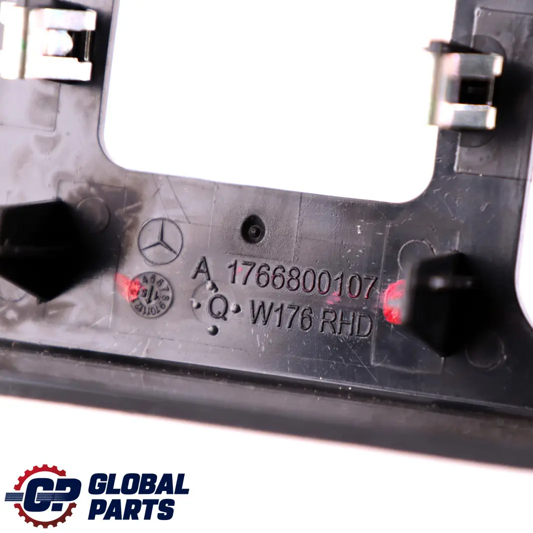 Tablero de instrumentos Tapa central Embellecedor para Mercedes W176 con número de pieza A1766800107 Mercedes W176 Tablero de instrumentos Tapa central Embellecedor - SKU A1766800107 - Número de pieza A1766800107