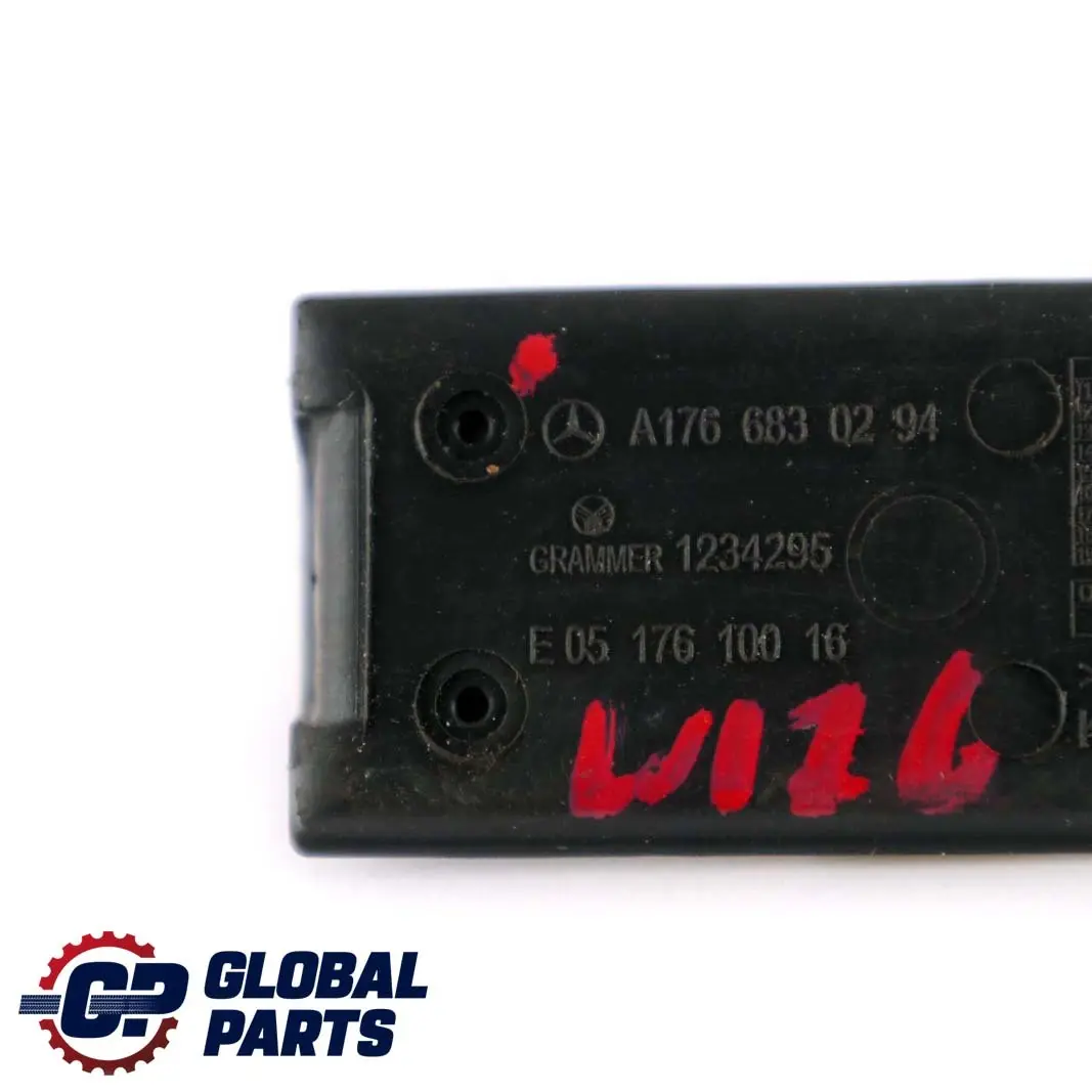 Console centrale Vassoio portamonete Tappetino gomma per Mercedes W176 con numero di parte A1766830294 Mercedes W176 Console centrale Vassoio portamonete Tappetino gomma - SKU A1766830294 - Numero di parte A1766830294