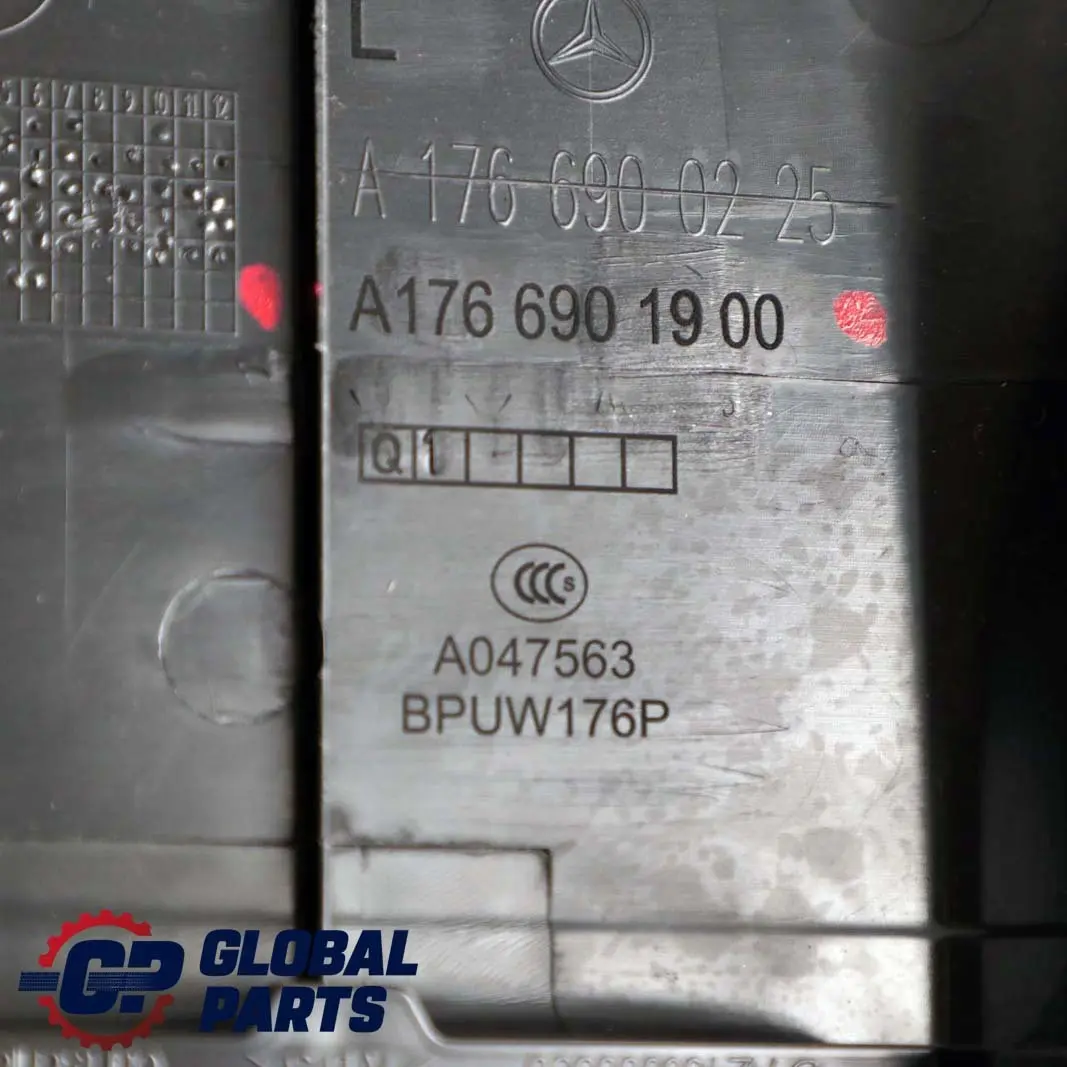 Linke obere obere B-Säulenverkleidung für Mercedes W176 mit Teilenummer A1766901900 Mercedes W176 Linke obere obere B-Säulenverkleidung - SKU A1766901900 - Teilenummer A1766901900